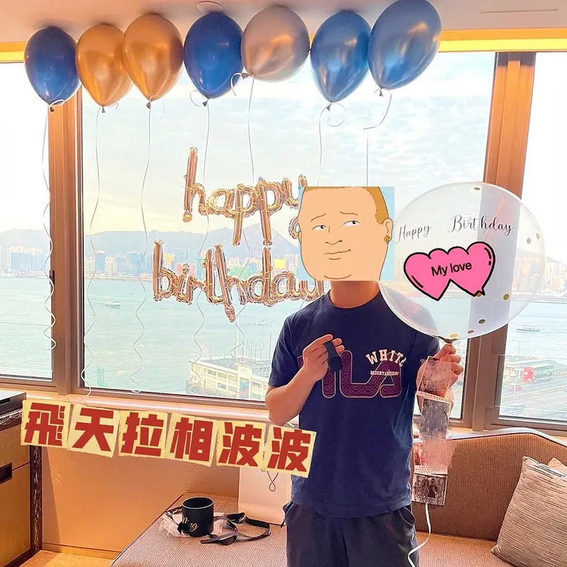 Floating photo pull-out balloon with round box