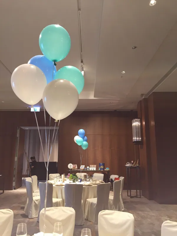 Tabletop helium balloon arrangement