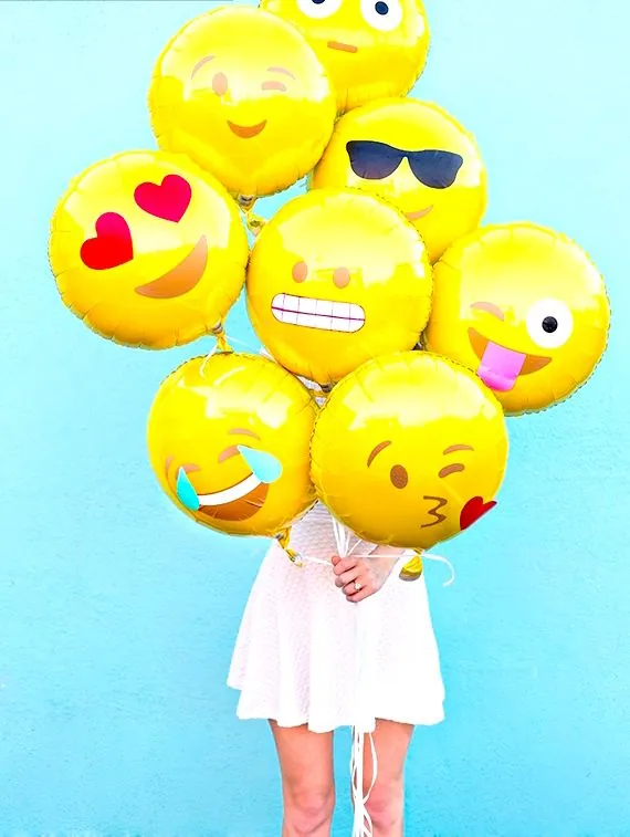 Emoji 18-inch balloon